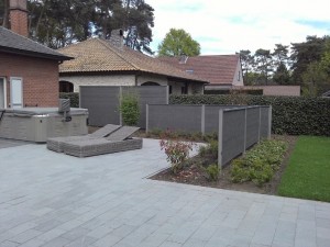 tuinscherm in zwarte graniet dubbelzijdig afgewerkt